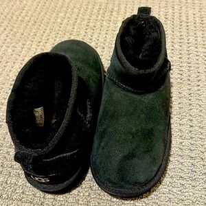 UGG Classic Ultra Mini - black, excellent condition, youth 3